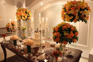 Flores para mesa de bolo buffet de casamento